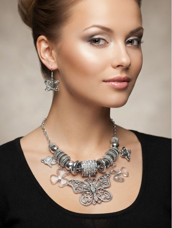 BUTTERFLY NECKLACE AND EARRING SET